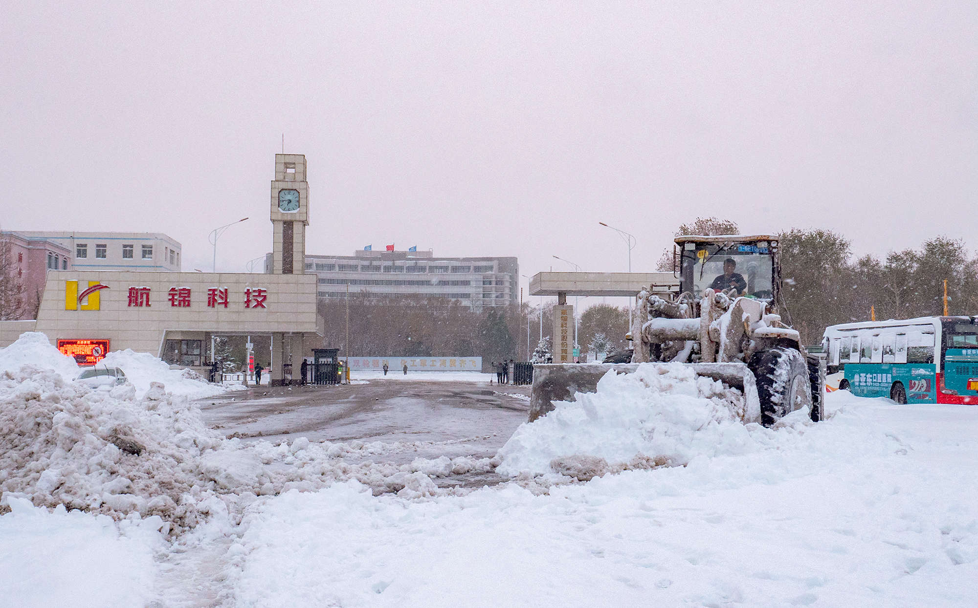 暴风雪面前 他们这样诠释企业精神 ——k1体育科技积极应对暴风雪天气 保证生产经营有序进行